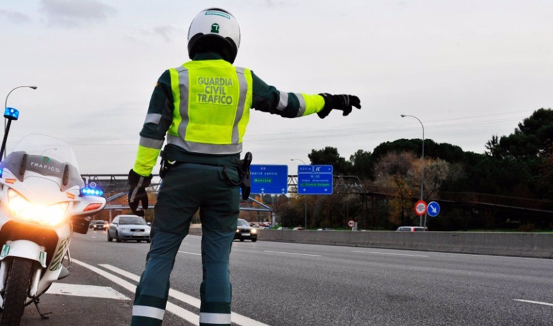 Guardia Civil en una carretera de Andalucía.