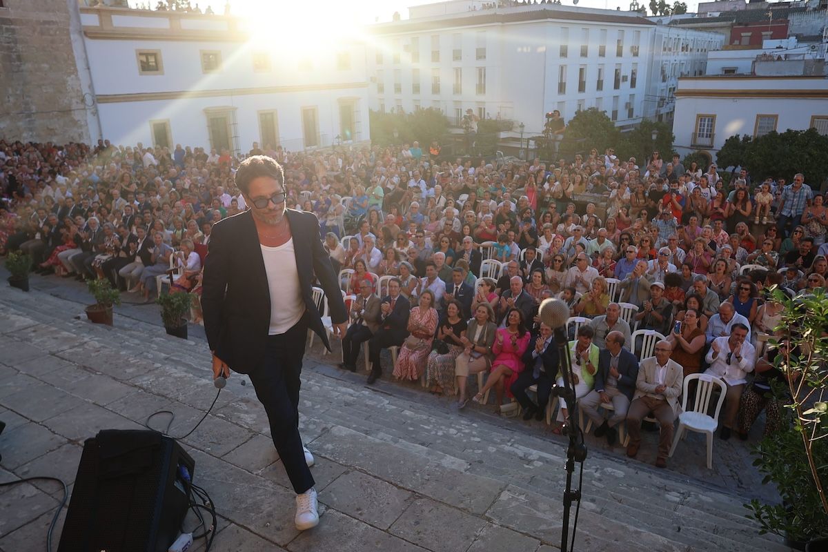 David DeMaría, durante un concierto en la Pisa de la Uva de Jerez.