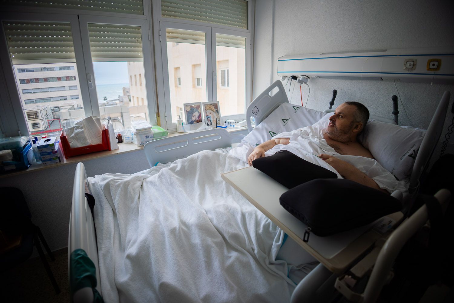 José María Fernández, en su habitación del Hospital Puerta del Mar.