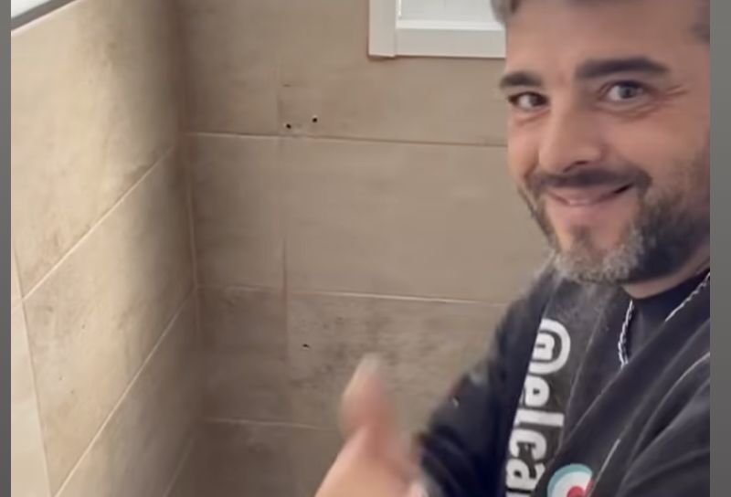El truco viral del 'carpintero de TikTok' de Jaén para taladrar azulejos sin que resbale la broca.