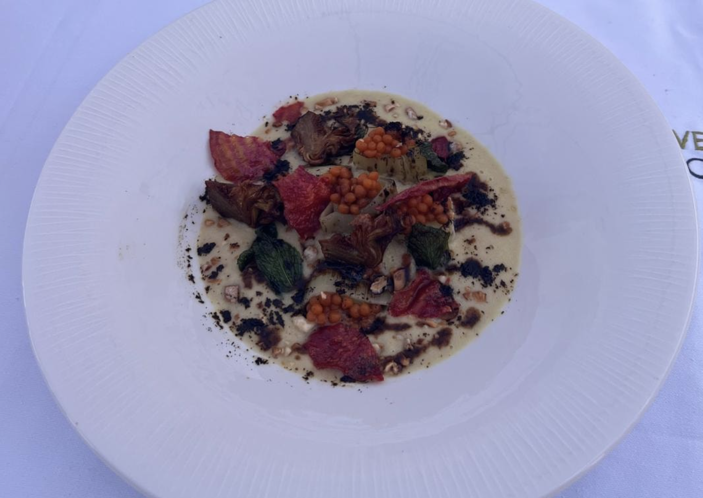 Puerros, cremas y brasas, una de las tapas que se pueden degustar en Conil.