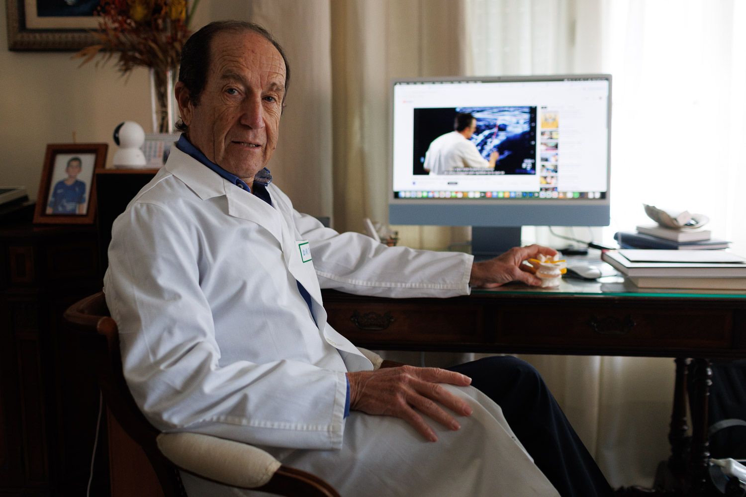 El doctor Luis Miguel Torres, una de las mayores autoridades de la anestesiología en España, experto en el dolor.