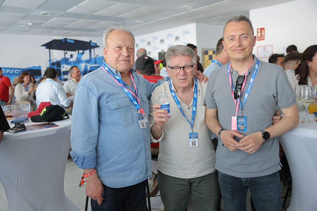 Pedro Pacheco, junto a Paco González Cabaña y Santiago Galván, este domingo en el Circuito de Jerez-Ángel Nieto.