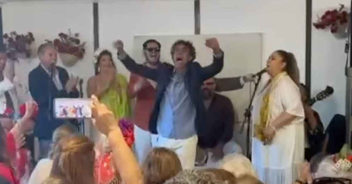 Tomasito, en estado puro, en una caseta de la Feria de Jerez.