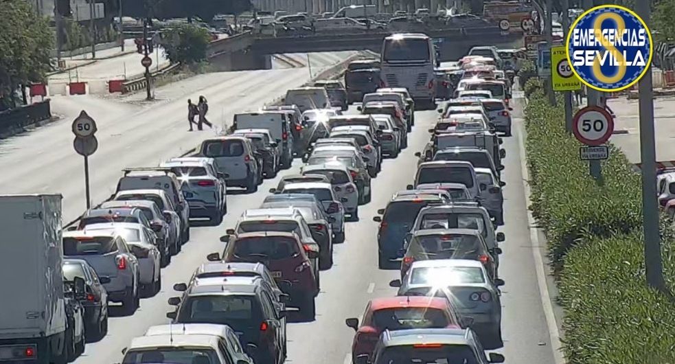 Cortada la Ronda Urbana Norte por un incidente en una pasarela peatonal.